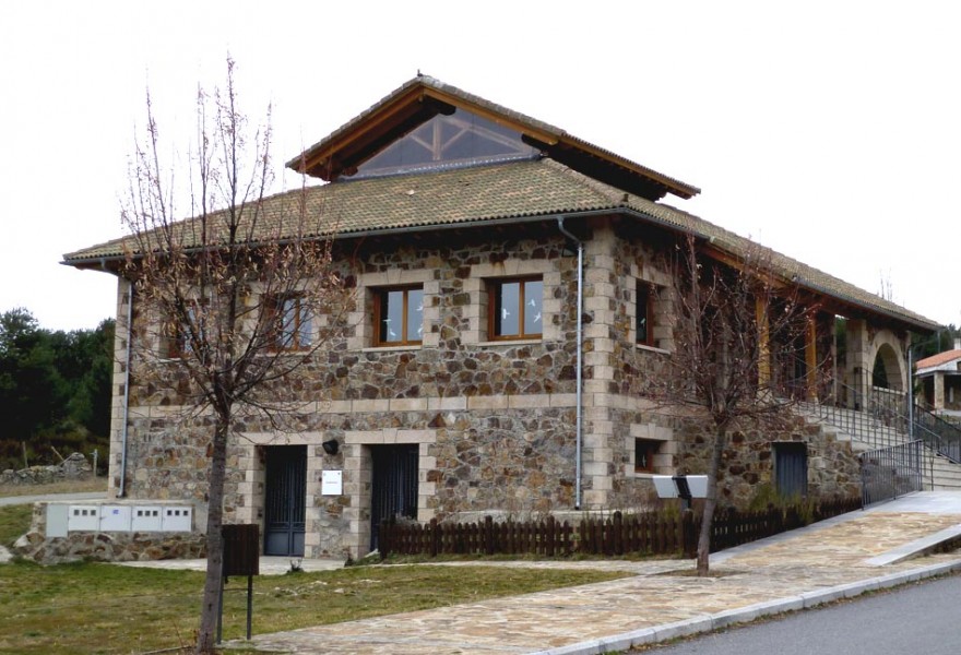 CASA DEL PARQUE PINOS CIMEROS DEL PARQUE REGIONAL DE LA SIERRA DE GREDOS free access