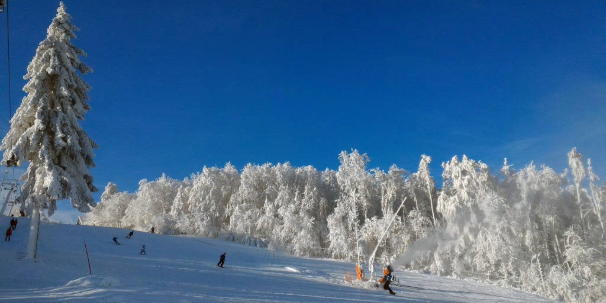 20% discount on  all-day and 4-hours  skipasses