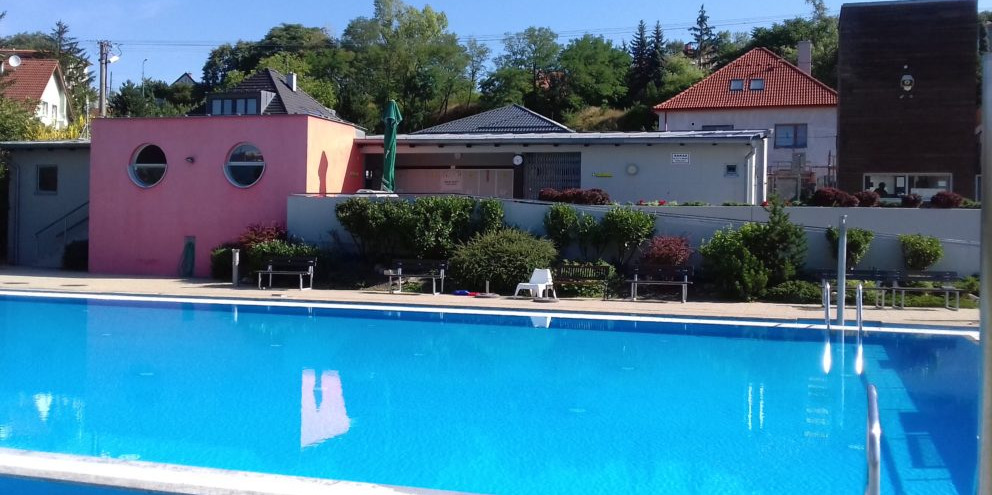 0,50 € off admission to outdoor swimming centre